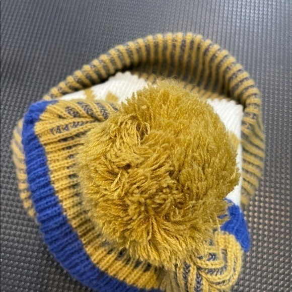 Pom Pom Beanie Hat - Picture 5 of 7